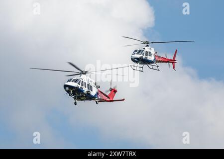 QinetiQ - AgustaWestland AW109 und Airbus Helicopters H125, Ankunft bei RAF Fairford, um an der statischen Anzeige auf der RIAT 2024 teilzunehmen. Stockfoto