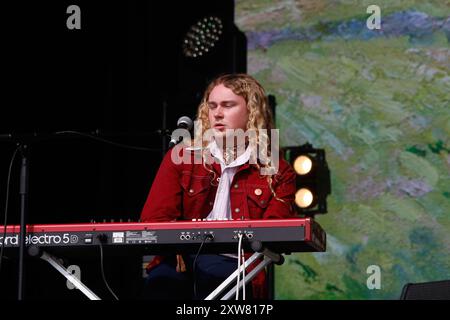 London, Großbritannien. August 2024. Auftritt von Erdbeeren beim ALL Points East Festival im Victoria Park Credit: Glamourstock/Alamy Live News Stockfoto