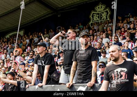 TILBURG, 18-08-2024. Stadion Koning Willem II. Eredivisie voetbal, Season Divisie, 2024-2025. Willem II - Fahren Sie weiter mit Eagles. Willem II Fans auf den Tribünen Stockfoto