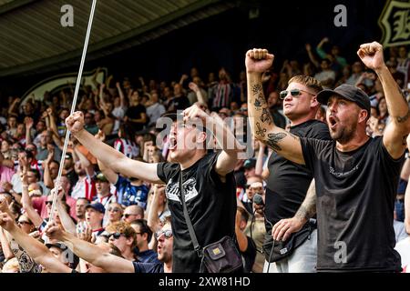 TILBURG, 18-08-2024. Stadion Koning Willem II. Eredivisie voetbal, Season Divisie, 2024-2025. Willem II - Fahren Sie weiter mit Eagles. Willem II Fans auf den Tribünen Stockfoto