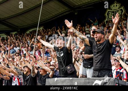 TILBURG, 18-08-2024. Stadion Koning Willem II. Eredivisie voetbal, Season Divisie, 2024-2025. Willem II - Fahren Sie weiter mit Eagles. Willem II Fans auf den Tribünen Stockfoto