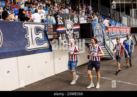 TILBURG, 18-08-2024. Stadion Koning Willem II. Eredivisie voetbal, Season Divisie, 2024-2025. Willem II - Fahren Sie weiter mit Eagles. Fans betreten den Stand durch neue Unterhaltung. Stockfoto