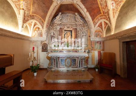 Italien, Lombardei, Gardasee, Sirmione, Kirche Sant’Anna della Rocca, Jungfrau Maria-Altar mit Jesusbild Stockfoto