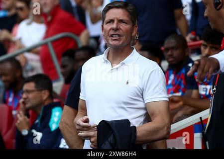 Oliver Glasner Manager von Crystal Palace während des Premier League-Spiels zwischen Brentford und Crystal Palace im Gtech Community Stadium, Brentford, am Sonntag, den 18. August 2024. (Foto: Tom West | MI News) Credit: MI News & Sport /Alamy Live News Stockfoto