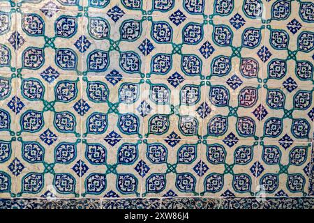 Die türkischen Keramikfliesen aus der Rustem-Pascha-Moschee in Istanbul Stockfoto