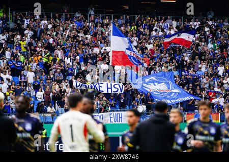 Fans von 1. FC Phoenix Lübeck bedanken sich beim Hamburger SV GER, 1. FC Phoenix Lübeck vs. Borussia Dortmund, Fussball, DFB-Pokal, Runde 1, Saison 2024/2025, 17.08.2024 Foto: Eibner-Pressefoto/Marcel von Fehrn Stockfoto