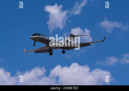 Harry Reid Airport, 24. 08.10-24 Las Vegas, NV USA Private Gulfstream G550 N679MS im Finale für 26 l am Harry Reid International Airport Stockfoto