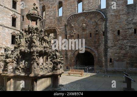 Die Ruinen des Linlithgow Palace befinden sich in der Stadt Linlithgow, West Lothian, die vor allem als Geburtsort von Maria Königin von Schotten bekannt ist. Stockfoto