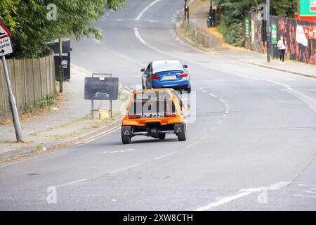 pic Shows: Bond Bug 700e wurde auf den Straßen von London fast Muswell Hill im August 2024 entdeckt, der von Frank McDonald gefahren wird Stockfoto