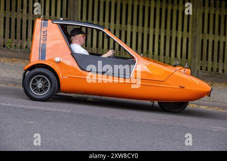 pic Shows: Bond Bug 700e wurde auf den Straßen von London fast Muswell Hill im August 2024 entdeckt, der von Frank McDonald gefahren wird Stockfoto