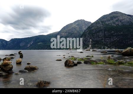 Blick auf den Eidfjord, einen Fjord in Norwegen. Stockfoto