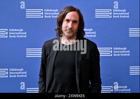 Edinburgh, Schottland, Großbritannien. August 2024. Edinburgh International Book Festival: Paul Lynch, preisgekrönter Autor, beim offiziellen Fotogespräch. Gewinner des Booker Prize 2023 mit dem Buch Prophet Song. Quelle: Craig Brown/Alamy Live News Stockfoto