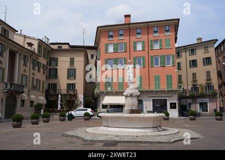 Brescia, Italien - 17. Juni 2024 - Paul VI. Platz an einem sonnigen Frühlingnachmittag Stockfoto