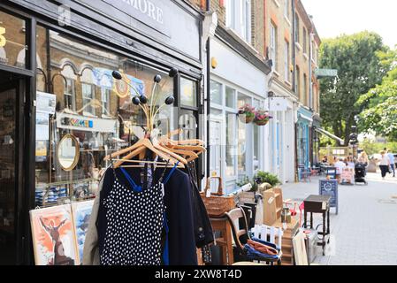 Trendige Orford Road, im Herzen von Walthamstows historischem Dorf, gesäumt von unabhängigen Kunsthandwerkern Cafés und Geschäften, im Nordosten von London, Großbritannien Stockfoto