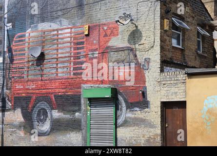 Wood Street östlich von Walthamstow Central voller Indie-Geschäfte, alt und neu, traditionell und trendig, mit einer vielfältigen Gemeinde, NE London, Großbritannien Stockfoto