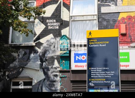 Wood Street östlich von Walthamstow Central voller Indie-Geschäfte, alt und neu, traditionell und trendig, mit einer vielfältigen Gemeinde, NE London, Großbritannien Stockfoto