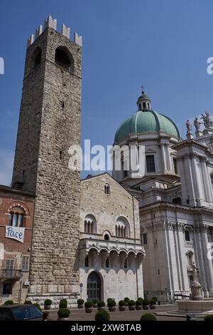 Brescia, Italien - 17. Juni 2024 - Paul VI. Platz an einem sonnigen Frühlingnachmittag Stockfoto