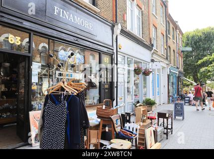 Trendige Orford Road, im Herzen von Walthamstows historischem Dorf, gesäumt von unabhängigen Kunsthandwerkern Cafés und Geschäften, im Nordosten von London, Großbritannien Stockfoto