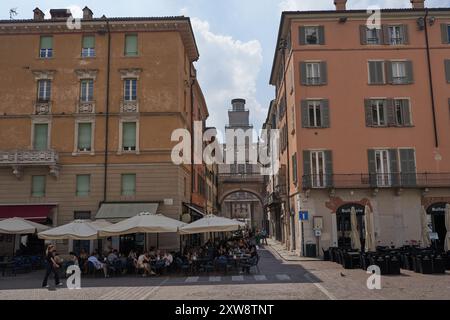 Brescia, Italien - 17. Juni 2024 - Paul VI. Platz an einem sonnigen Frühlingnachmittag Stockfoto