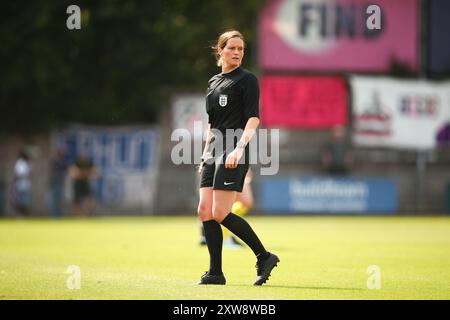 London, Großbritannien. August 2024. Schiedsrichter Imogen Gates beim FA Womens National League Division One South East Spiel zwischen Dulwich Hamlet und Norwich in Champion Hill. Quelle: Liam Asman/Alamy Live News Stockfoto