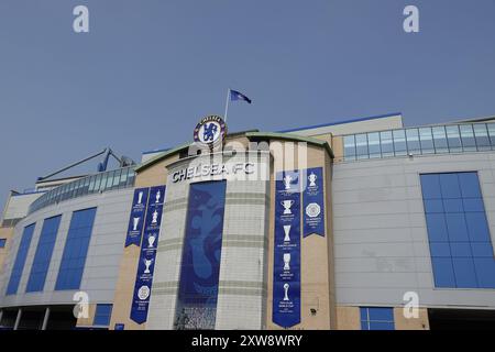 Chelsea, London, Großbritannien. August 2024. Das erste Spiel der Premier League für den Chelsea Football Club und den letztjährigen Champions Manchester City Football Club spielte an der Stamford Bridge. OPS: Außenansicht des Stadions Credit: Motofoto/Alamy Live News Stockfoto