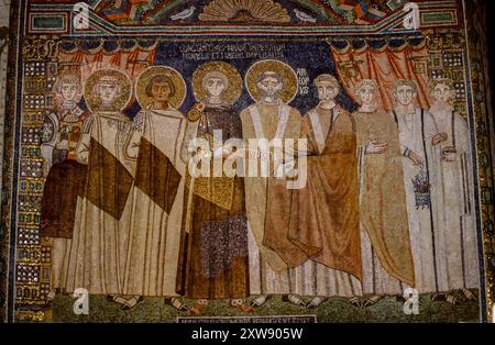 Ravenna, Basilica di Sant'Apollinare in Classe. Die Bereitstellung von Privilegien Mosaic. Italien, Europa Stockfoto