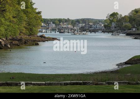 Kleines ruhiges, überwiegend Wohndorf in Gloucester. Viele kleine Bootsfahrten, hübsche Häuser, die restauriert wurden. Plenaty von Angelstegen und Stockfoto