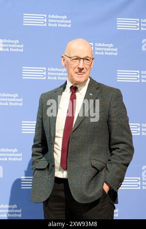 Edinburgh, Vereinigtes Königreich. August 2024. Schottlands erster Minister erscheint in fröhlicher Stimmung beim Edinburgh International Book Festival, da seine Partei, die SNP, bei den britischen Parlamentswahlen im Juli 2024 eine blutige Nase bekam, wo sie 29 Sitze verlor, sodass sie nur noch neun Sitze im Westminster Parliament hatten. Stockfoto