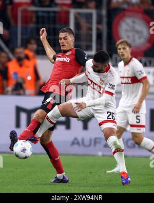 LEVERKUSEN, DEUTSCHLAND - 17. AUGUST: Patrick Schick von Bayer Leverkusen streitet mit Deniz Undav vom VFB Stuttgart beim DFL Supercup 2024 Spiel zwischen Bayer 04 Leverkusen und VfB Stuttgart am 17. August 2024 in Leverkusen. © diebilderwelt / Alamy Stock Stockfoto