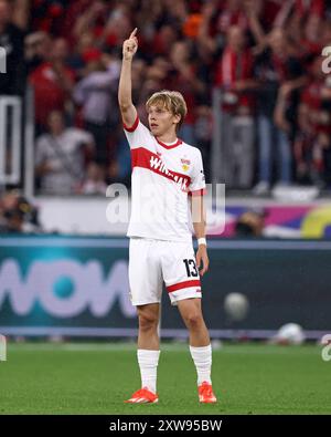 LEVERKUSEN, DEUTSCHLAND - 17. AUGUST: Frans Krätzig vom VFB Stuttgart reagiert beim DFL Supercup 2024 Spiel zwischen Bayer 04 Leverkusen und VfB Stuttgart am 17. August 2024 in Leverkusen. © diebilderwelt / Alamy Stock Stockfoto