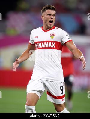 LEVERKUSEN, DEUTSCHLAND - 17. AUGUST: Ermedin Demirovic vom VFB Stuttgart reagiert beim DFL Supercup 2024 Spiel zwischen Bayer 04 Leverkusen und VfB Stuttgart am 17. August 2024 in Leverkusen. © diebilderwelt / Alamy Stock Stockfoto