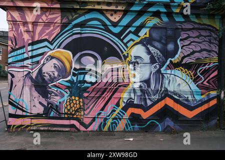 Blick auf das Digbeth-Viertel in Birmingham, ein ehemaliges Industriegebiet, das in ein Kunst- und Freizeitviertel umgewandelt wurde, das als Custard Factory in Birmingha bekannt ist Stockfoto