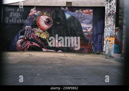 Blick auf das Digbeth-Viertel in Birmingham, ein ehemaliges Industriegebiet, das in ein Kunst- und Freizeitviertel umgewandelt wurde, das als Custard Factory in Birmingha bekannt ist Stockfoto