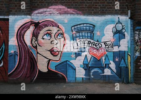 Blick auf das Digbeth-Viertel in Birmingham, ein ehemaliges Industriegebiet, das in ein Kunst- und Freizeitviertel umgewandelt wurde, das als Custard Factory in Birmingha bekannt ist Stockfoto