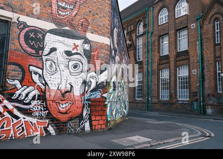 Blick auf das Digbeth-Viertel in Birmingham, ein ehemaliges Industriegebiet, das in ein Kunst- und Freizeitviertel umgewandelt wurde, das als Custard Factory in Birmingha bekannt ist Stockfoto
