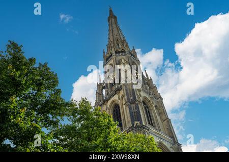 Linz, Österreich. August 2024. Das Detail des Glockenturms der Kathedrale im Stadtzentrum Stockfoto