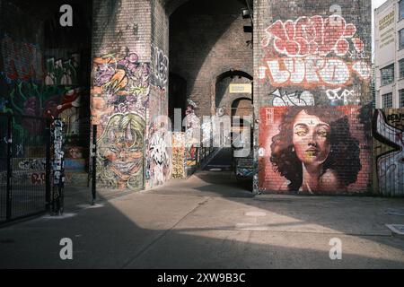 Madrid, Spanien. August 2024. Blick auf das Digbeth-Viertel in Birmingham, ein ehemaliges Industriegebiet, das in ein Kunst- und Freizeitviertel umgewandelt wurde, bekannt als Custard Factory in Birmingham 18. August 2024 Vereinigtes Königreich Credit: SIPA USA/Alamy Live News Stockfoto
