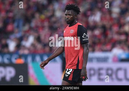 Leverkusen, Deutschland. August 2024. Fussball DFL-Supercup Bayer 04 Leverkusen - VfB Stuttgart am 17.08.2024 in der BayArena in Leverkusen Edmond Tapsoba ( Leverkusen ) DFL-Vorschriften verbieten die Verwendung von Fotografien als Bildsequenzen und/oder Quasi-Video. Foto: Revierfoto Credit: ddp Media GmbH/Alamy Live News Stockfoto