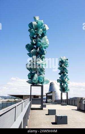 Crystal Towers by Dale Chihuly an der Glasbrücke vor dem Glasmuseum in Tacoma, Washington, USA. Stockfoto