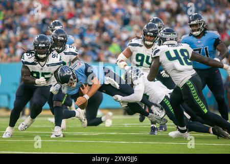 Nashville, USA. August 2024. Tennessee Titans Quarterback Mason Rudolph (11) trägt den Ball. Die Seattle Seahawks spielen am 17. August 2024 im Nissan Stadium in Nashville, Tennessee, gegen die Tennessee Titans. (Foto: Kindell Buchanan/SIPA USA) Credit: SIPA USA/Alamy Live News Stockfoto