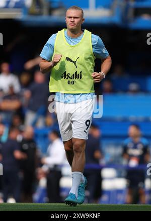 London, Großbritannien. August 2024. Erling Haaland von Manchester City wärmt sich vor dem Spiel der Premier League in Stamford Bridge, London. Der Bildnachweis sollte lauten: Paul Terry/Sportimage Credit: Sportimage Ltd/Alamy Live News Stockfoto