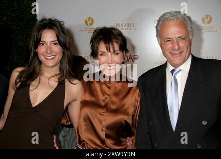 New York City, USA. April 2006. John Aprea, der in „The Godfather Part II“ und „Another World“ spielte, starb am 5. August im Alter von 83 Jahren an natürlichen Ursachen in Los Angeles, CA. Alicia Coppola, Linda Dano und John Aprea bei der SoapNet Pre-Emmy Party, die am 27. April 2006 im Roosevelt Hotel in New York City, NY, stattfand © Steven Bergman/AFF-USA.com Credit: AFF/Alamy Live News Stockfoto