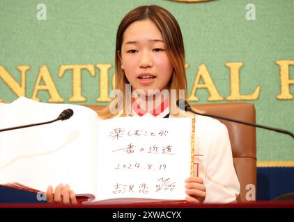 Tokio, Japan. August 2024. Der 14-jährige japanische Skateborder Coco Yoshizawa spricht am Montag, den 19. August 2024, im Japan National Press Club in Tokio. Yoshizawa gewann die Goldmedaille des Street Skateboards bei den Olympischen Spielen 2024 in Paris. (Foto: Yoshio Tsunoda/AFLO) Stockfoto