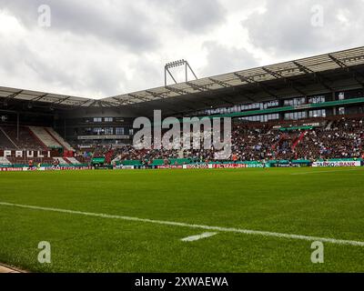 Millerntor Staion. Zu Gast Teutonisa Ottensen und SV Darmstadt. GER, FC Teutonia Ottensen 05 - SV Darmstadt 98, DFB Pokal, 1.Runde, Fußball, Spielzeit 2024/2025, 18.08.2024 FOTO: EIBNER-PRESSEFOTO/ STEPHANIE ZERBE DFB/DFL-VORSCHRIFTEN VERBIETEN JEDE VERWENDUNG VON FOTOGRAFIEN ALS BILDSEQUENZEN UND/ODER QUASI-VIDEO Stockfoto