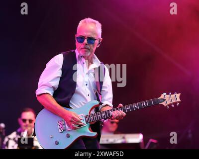 Henley-on-Thames, Großbritannien. August 2024. Nik Kershaw tritt auf der Bühne des Rewind South 80s Music Festivals 2024 auf. Quelle: Uwe Deffner/Alamy Live News Stockfoto