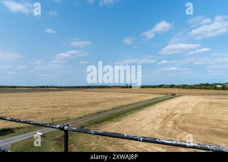 Mit Blick auf abgelegene Bereiche des ehemaligen Flugplatzes Framlingham Station 153 in Parham, Suffolk, Großbritannien Stockfoto