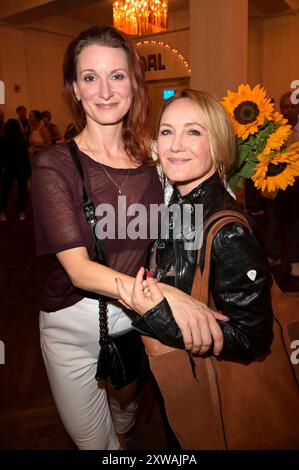 Nadine Schori und Katharine Mehrling bei der Premiere des Theaterstücks die Tanzstunde im Heimathafen Neukölln. Berlin, 18.08.2024 *** Nadine Schori und Katharine Mehrling bei der Premiere des Stücks die Tanzstunde im Heimathafen Neukölln Berlin, 18 08 2024 Foto:XF.xKernx/xFuturexImagex tanzstunde 4869 Stockfoto