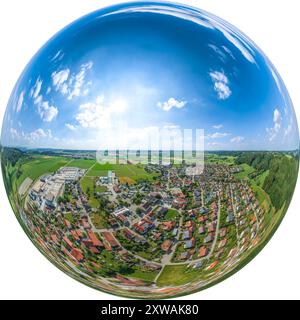 Wolfertschwenden bei Bad Grönenbach im Allgäuer Alpenvorland von oben Stockfoto