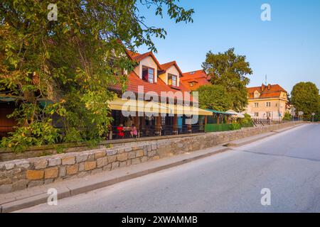 Kazimierz Dolny, Polen, 23. August 2022: Kazimierz Dolny, Polen. Blick auf die Altstadt. Kazimierz Dolny ist ein beliebtes Touristenziel in Polen. Stockfoto