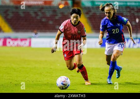 Garam Chun (Korea) und Megane Hoeltzel (Frankreich) beim Spiel Frankreich gegen Korea (Korea) am 1. August beim FIFA U-20-Frauen-Weltmeisterschaft Costa Rica Stockfoto